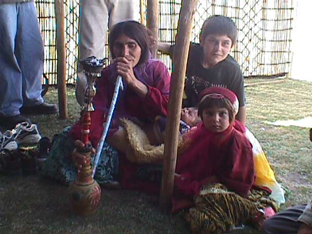 Q woman with pipe and kids